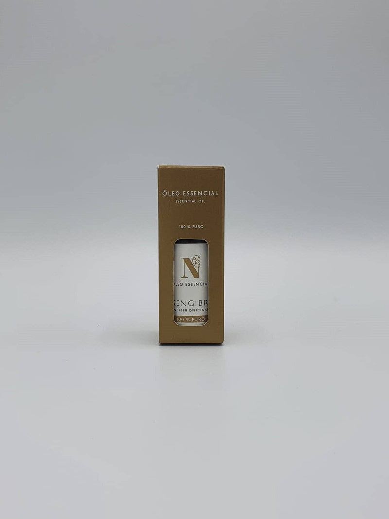 Kleine braune Pappschachtel mit einer Flasche Ingwer-Öl.