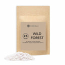 Cosmeau "Wild Forest" In-Wash Wäscheduft-Booster Nachfüllpack (25 Wäschen), mit einem Haufen weißer Duftperlen.