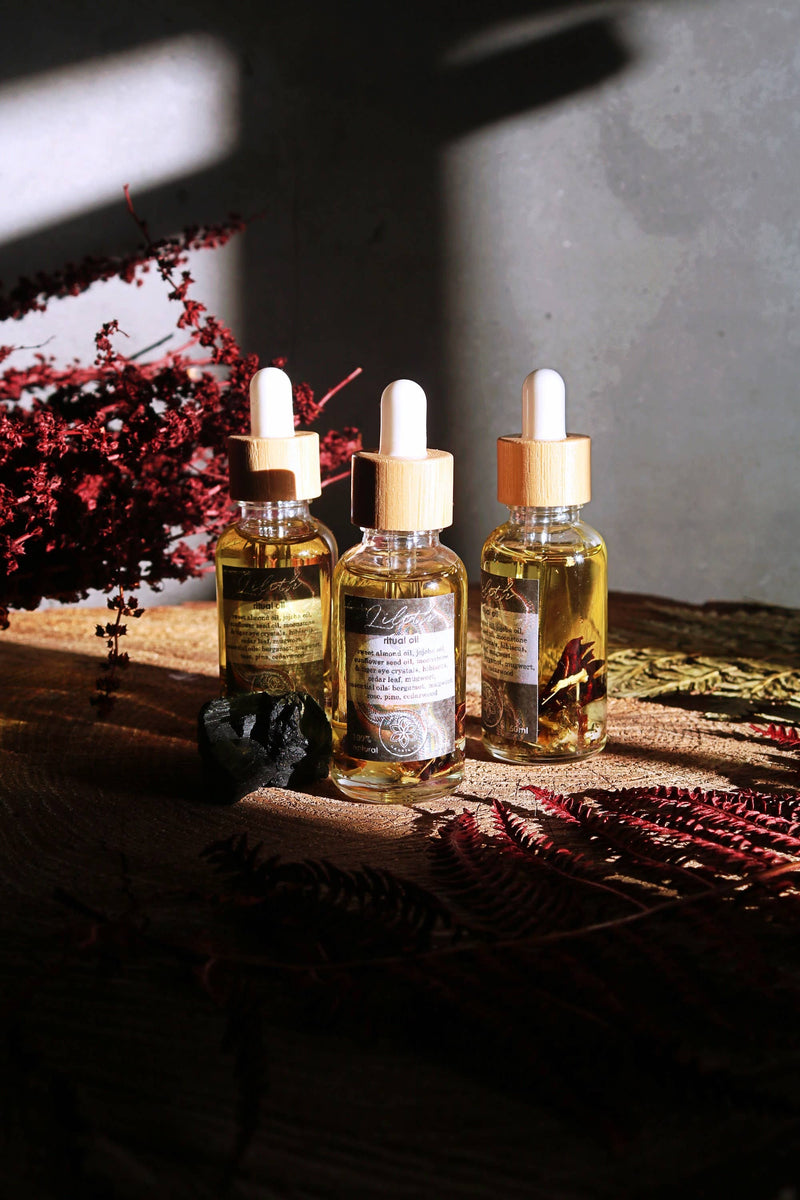 Lilith Oil | Göttliches Feminines Ritualöl mit Mondstein- und Tigeraugenkristallen