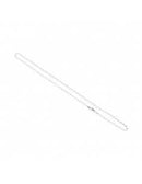 Eine dünne, silberne Halskette mit kleinen, gleichmäßigen Gliedern, diagonal auf weißem Hintergrund ausgebreitet.