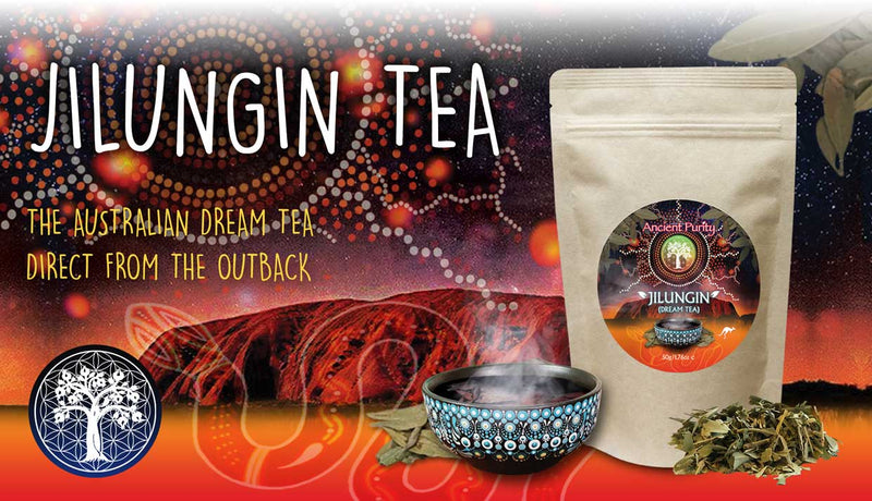 Eine digitale Werbung für "Jilungi Tea" mit einer roten, nächtlichen Landschaft des australischen Outbacks. Das Bild zeigt einen Beutel des Tees, eine dampfende Schale des Tees und einen Haufen loser Blätter.