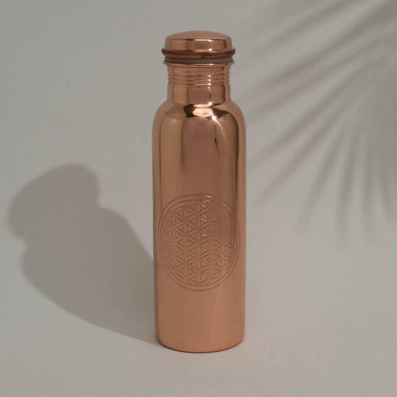 Ayurveda Specialist B.V. - Reine Kupferwasserflasche 750 ml – mit Blume des Lebens Gravur