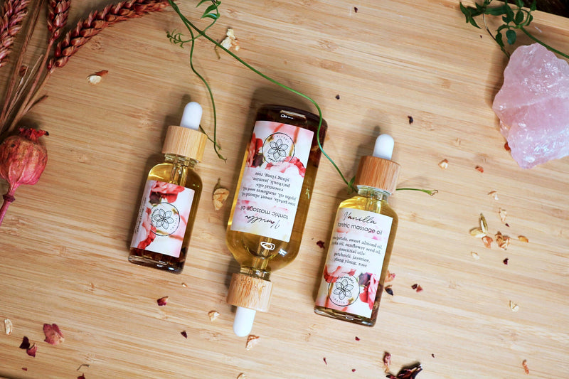 Ayamani Naturals - Tantrisches "Vanille" Sinnliches Massageöl, mit Rosenblättern