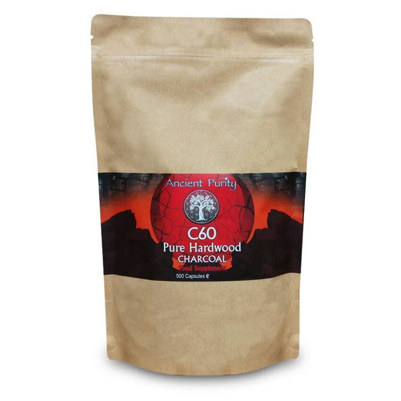 Eine braune Papiertüte mit einem schwarzen Etikett, auf dem „Ancient Purity C60 Pure Hardwood Charcoal“ steht, auf einem weißen Hintergrund.
