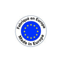 Ein rundes blau-gelbes Emblem auf weißem Hintergrund mit dem Sternenkranz der Europäischen Union (EU). Der umlaufende Text lautet "Fabriqué en Europe" und "Made in Europe".