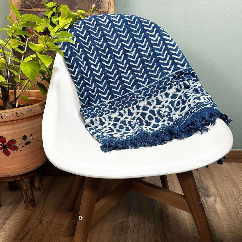 Couverture indigo faite main, 170 x 120 cm, Seedha Arrows