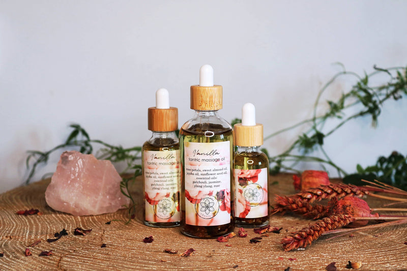 Ayamani Naturals - Tantrisches "Vanille" Sinnliches Massageöl, mit Rosenblättern