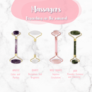 Vier Gesichtsroller aus Amethyst, Quarz, Rosenquarz und Jade mit goldenen Details, jeweils mit ihren Hautpflege-Vorteilen beschriftet.
