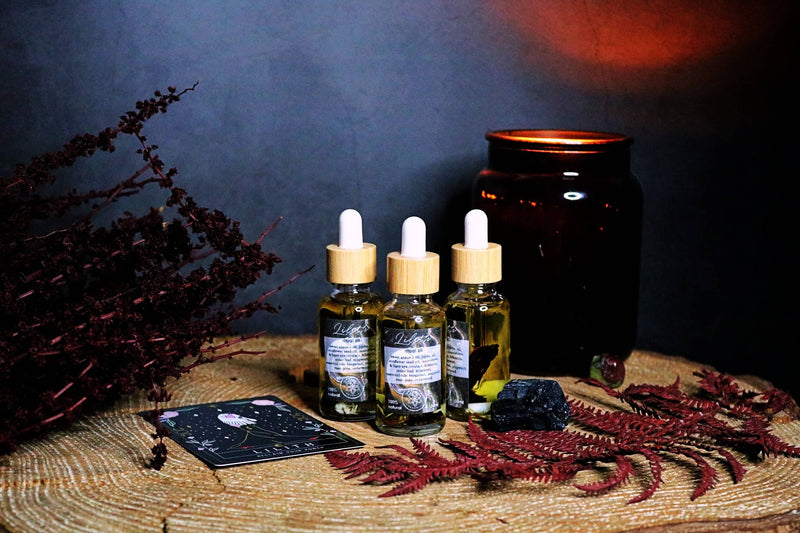 Lilith Oil | Göttliches Feminines Ritualöl mit Mondstein- und Tigeraugenkristallen