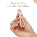 Eine Hand hält eine gefaltete rosa Menstruationsscheibe und betont, dass sie "Fest und Sicher" ist und aus "100% medizinischem Silikon" besteht.