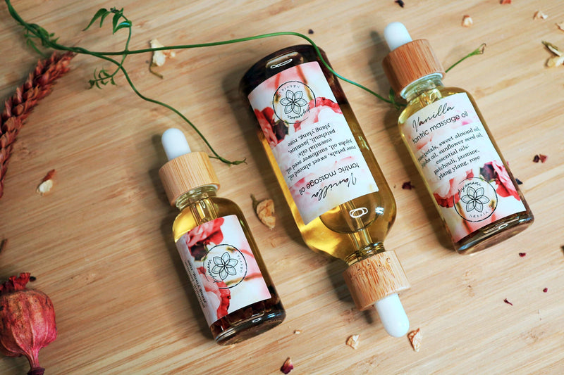 Ayamani Naturals - Tantrisches "Vanille" Sinnliches Massageöl, mit Rosenblättern