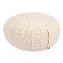 Rundes, cremefarbenes Meditationskissen mit hellbraunem geometrischem Mandala-Muster.