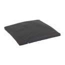 Ein quadratisches, holzkohlegraues Bodenkissen auf einem schlichten weißen Hintergrund.
