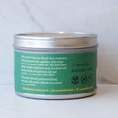 Die Rückseite der Cacao Laboratory EARTH Ceremonial Grade Cacao Dose auf einer weißen Marmoroberfläche. Das salbeigrüne Etikett beschreibt die Sacred Elements Blends, spezifiziert die „EARTH“-Mischung mit Moringa und Chipotle zur Erdung des Anwenders und listet die Geschmacksnoten als „Rich leather, smoke“ auf.