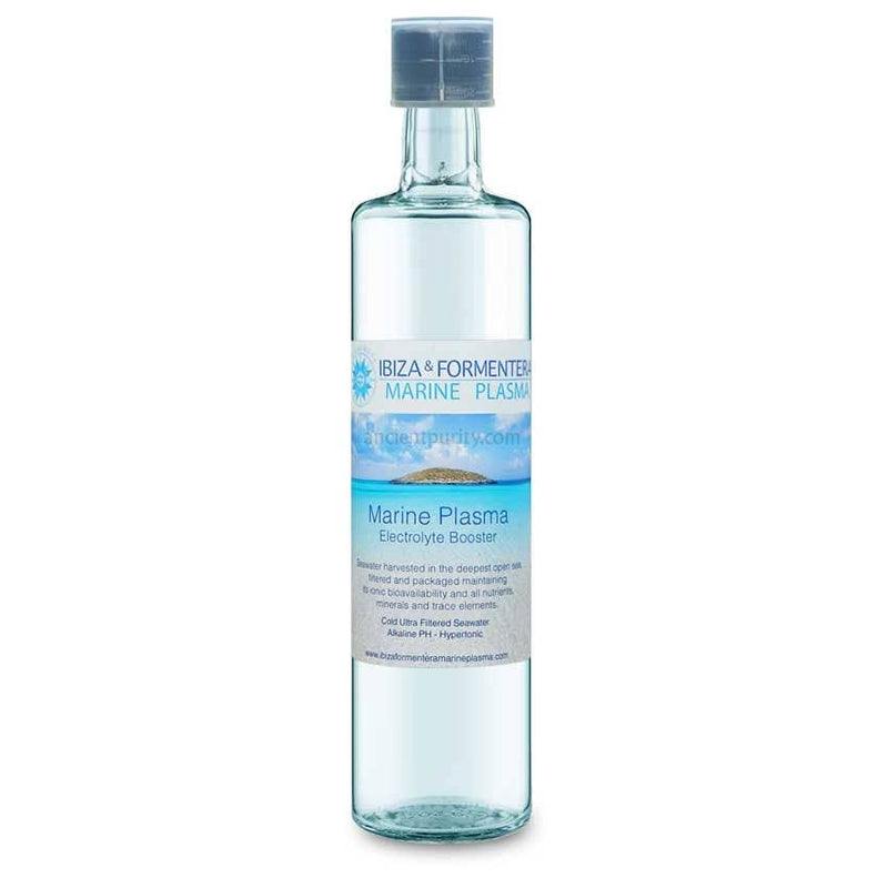 Eine Glasflasche „Ibiza & Formentera Marine Plasma“ auf einem weißen Hintergrund.
