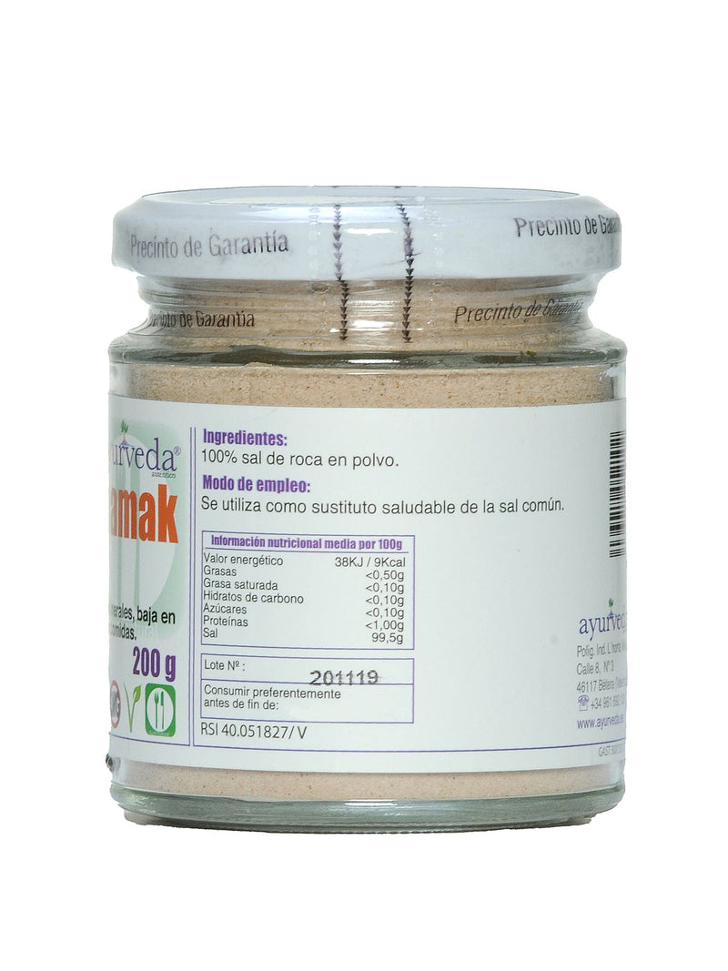 Rückseite eines Glases Kala Namak Salz, mit Zutaten (100% Steinsalzpulver), Anwendung, Nährwertangaben pro 100g (Energie, Fette, Kohlenhydrate, Protein, Salz) und Chargen-/Haltbarkeitsdaten.