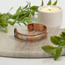 Magnetischer Armreif aus mehreren Metallen mit Kupfer-, Messing- und silberfarbenen Balken