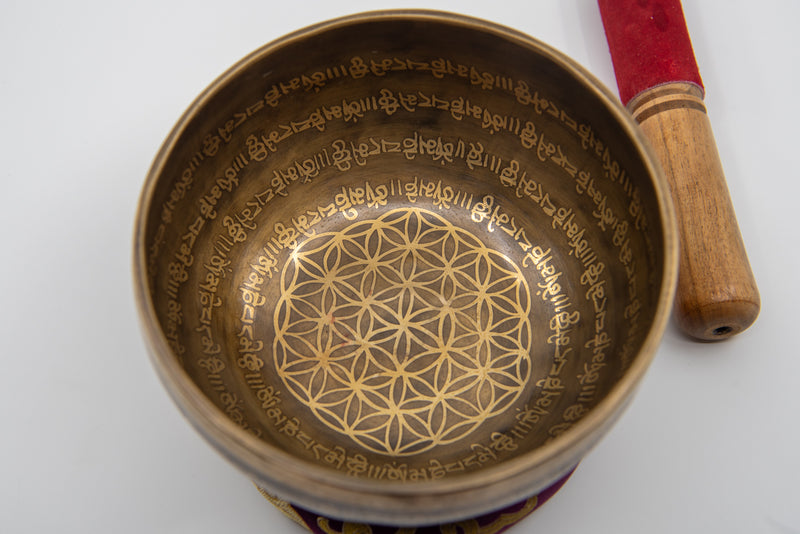 klangschale-blume-des-lebens-bronze-handgravur