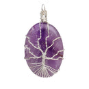 Amethyst-Anhänger mit Silberdraht im Lebensbaum-Design umwickelt, oval und poliert, von vorne gezeigt.