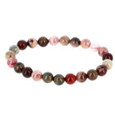 Ein Armband aus braunen, rosa und grauen Perlen.