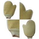 Vierteilige Abbildung eines beigen Peeling-Handschuhs mit der strukturierten Vorderseite, dem Bündchen und der glatteren Rückseite.