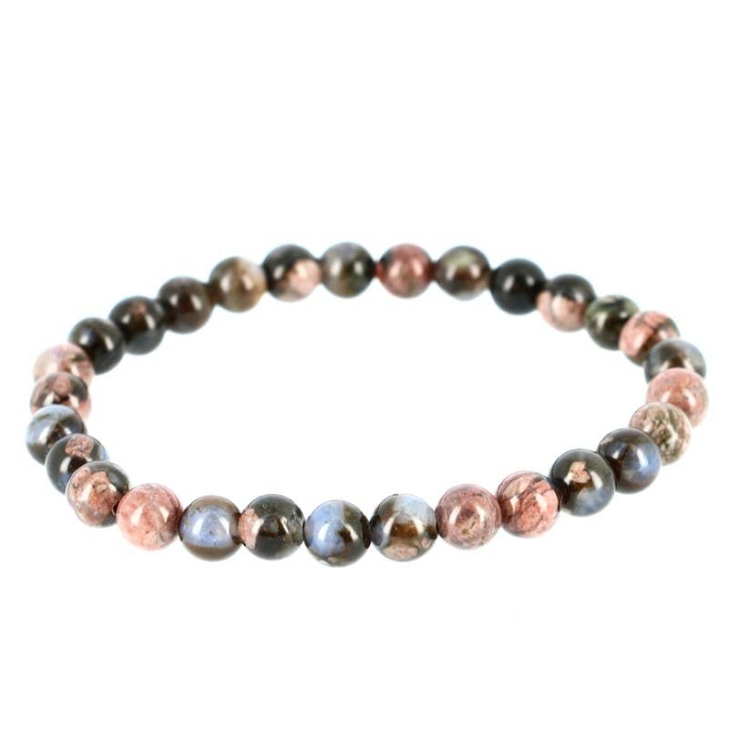 Elastisches Perlenarmband mit polierten, kleinen runden Steinen in einer gemischten Färbung aus Dunkelbraun/Schwarz, gesprenkeltem Rosa und blaugrauen Flecken.