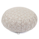 Rundes, beiges Meditationskissen mit cremeweißem, ornamentalem Damast-ähnlichem Muster.