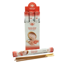 Eine Verkaufsdisplaybox für GREEN TREE Himalayan Rock Salt Räucherstäbchen mit einer herausgezogenen Packung und einzelnen Räucherstäbchen.