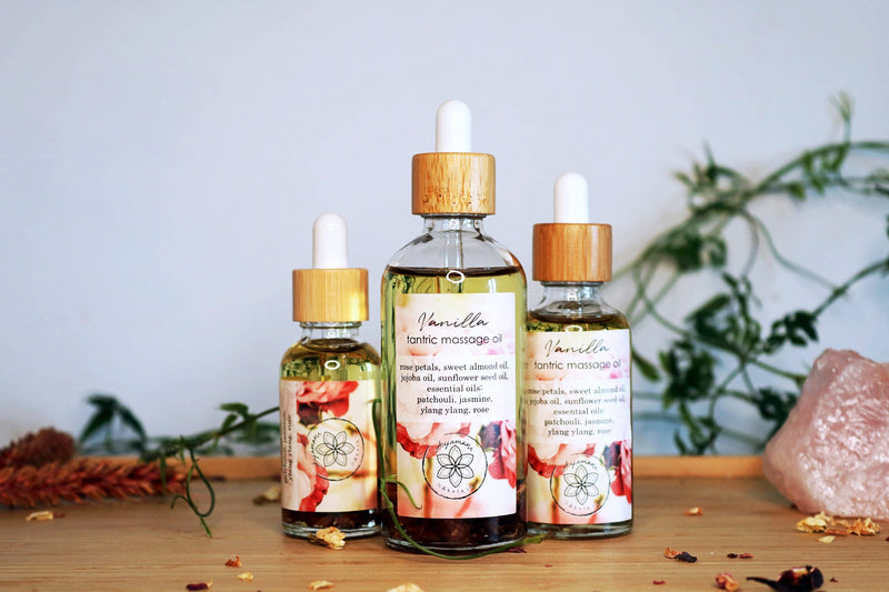 Ayamani Naturals - Tantrisches "Vanille" Sinnliches Massageöl, mit Rosenblättern