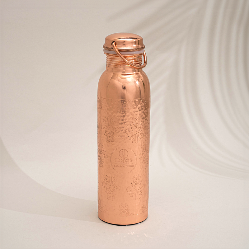Kupferwasserflasche 1 Liter – Ayurveda Trinkflasche mit graviertem Blumenmuster