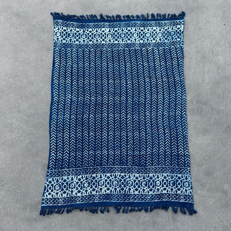 Couverture indigo faite main, 170 x 120 cm, Seedha Arrows