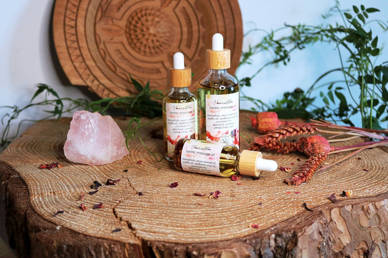 Ayamani Naturals - Tantrisches "Vanille" Sinnliches Massageöl, mit Rosenblättern