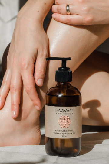 PAAVANI Ayurveda - Kapha Körperöl | Belebendes Abhyanga-Öl für fettige Haut