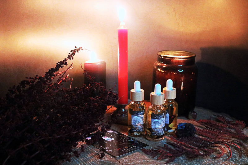 Lilith Oil | Göttliches Feminines Ritualöl mit Mondstein- und Tigeraugenkristallen
