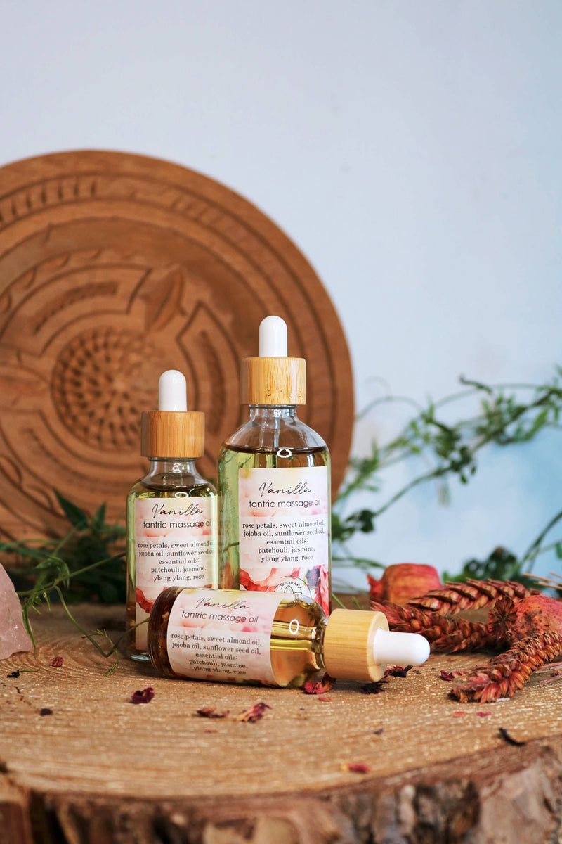 Ayamani Naturals - Tantrisches "Vanille" Sinnliches Massageöl, mit Rosenblättern